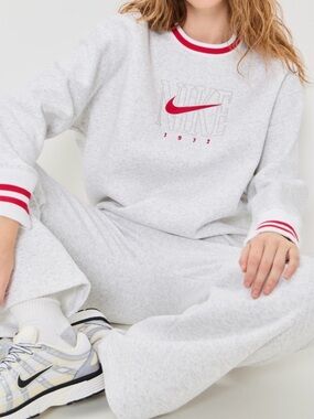 ✨Host pick✨Women's White Nsw Phoenix Fleece Gx Oversized Crew Sweatshirt Size M